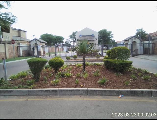4 BEDROOM HOUSE FOR SALE IN THE ORCHARDS